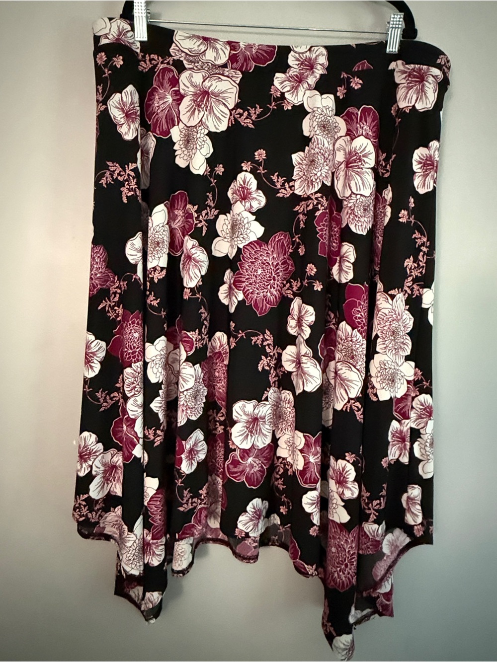Lane Bryant Sz 22/24 Floral print Skirt in Black and Burgundy/Plum